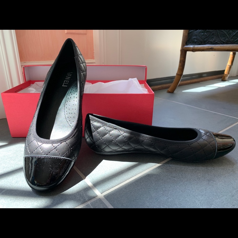 Vaneli Black on black flats